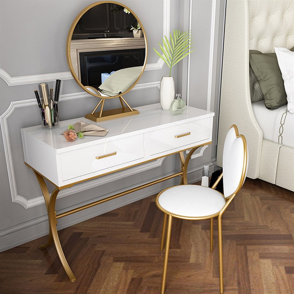 Туалетный столик модный