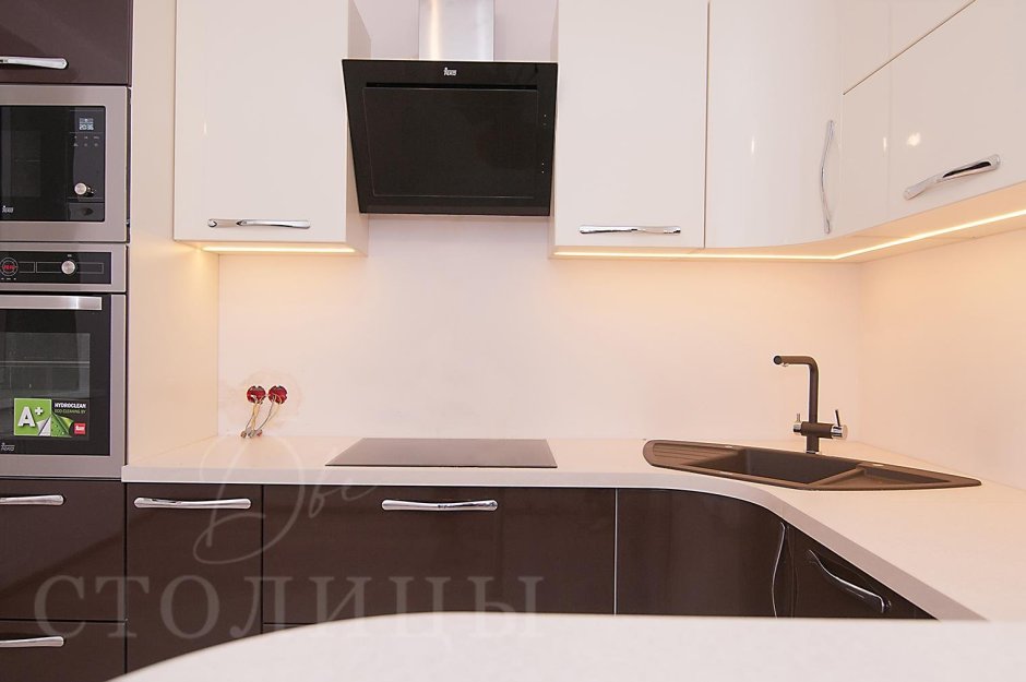 Кухня верх белый низ шоколадный цвет