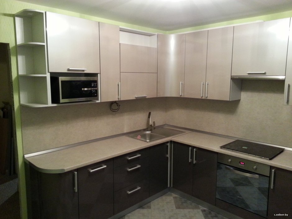 Угловая кухня пластик серая