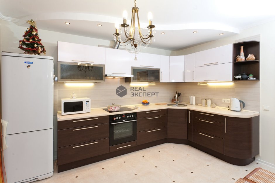 Кухонный гарнитур коричневый с бежевым