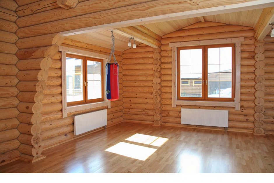 Отделка дома из оцилиндрованного бревна