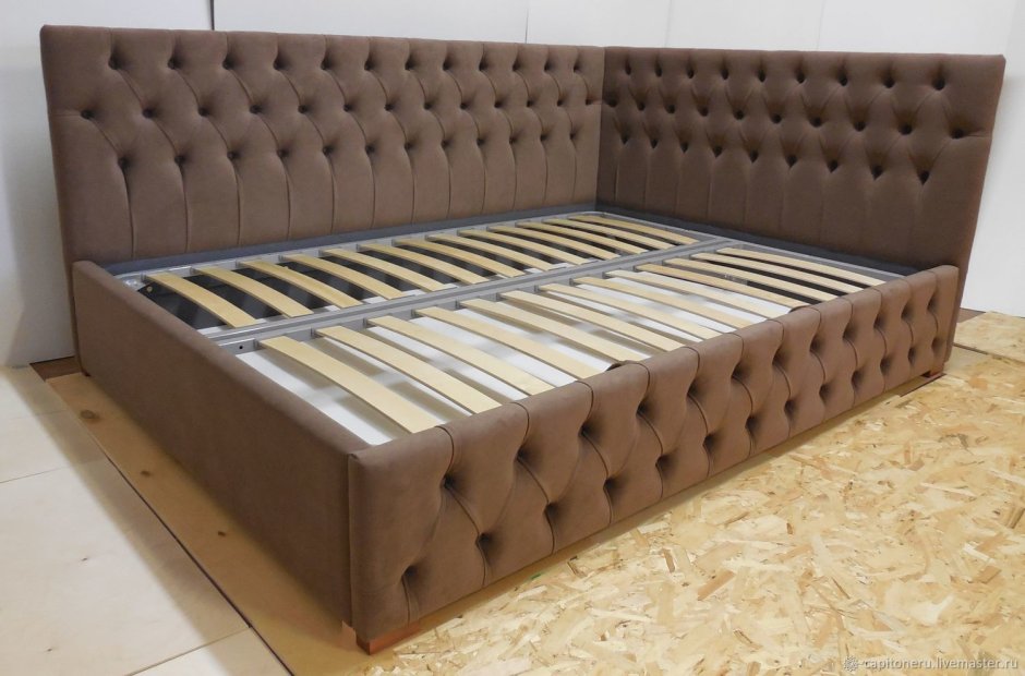 Кровать 140 х 200 в каретной стяжке