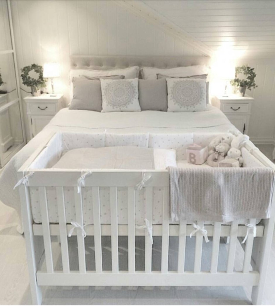 Спальня с кроваткой для новорожденного