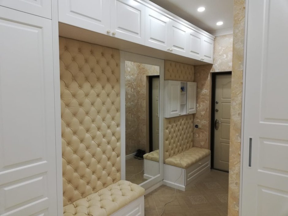 Шкаф в прихожую с диванчиком