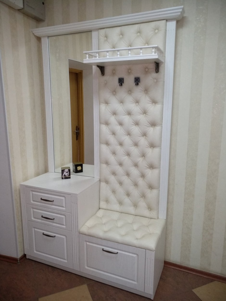 Прихожая с зеркалом и обувницей