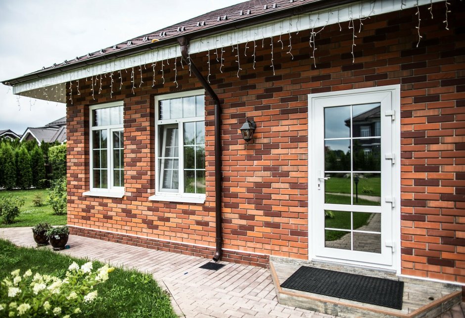 Входные двери Rehau