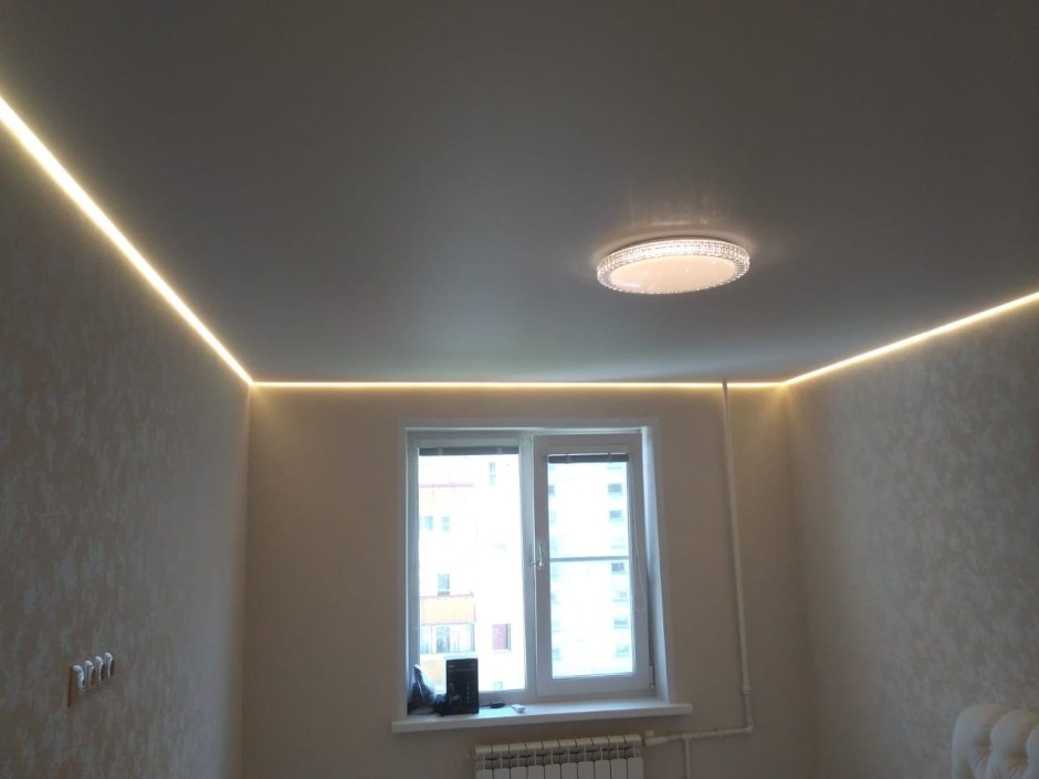 Потолок с подсветкой по периметру