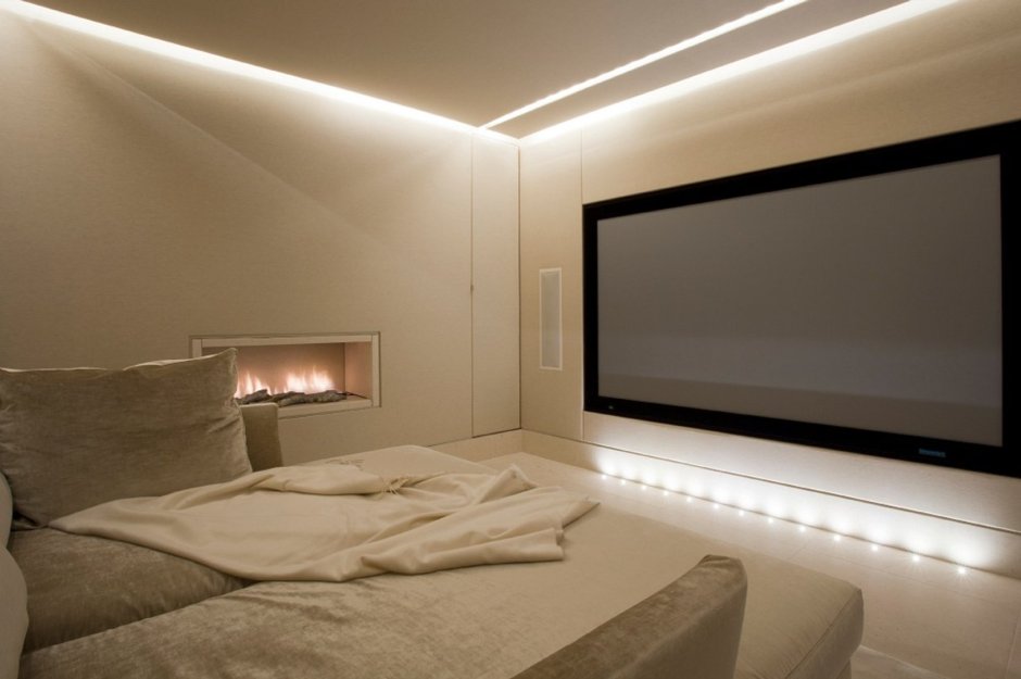 Светодиодная лента по периметру комнаты