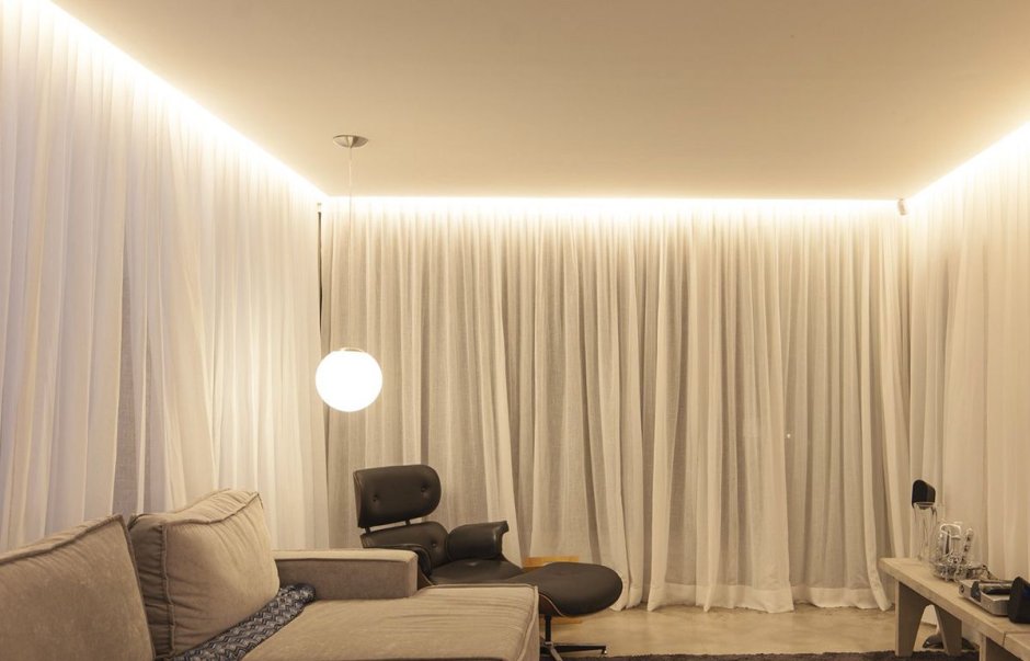 Натяжной потолок с подсветкой