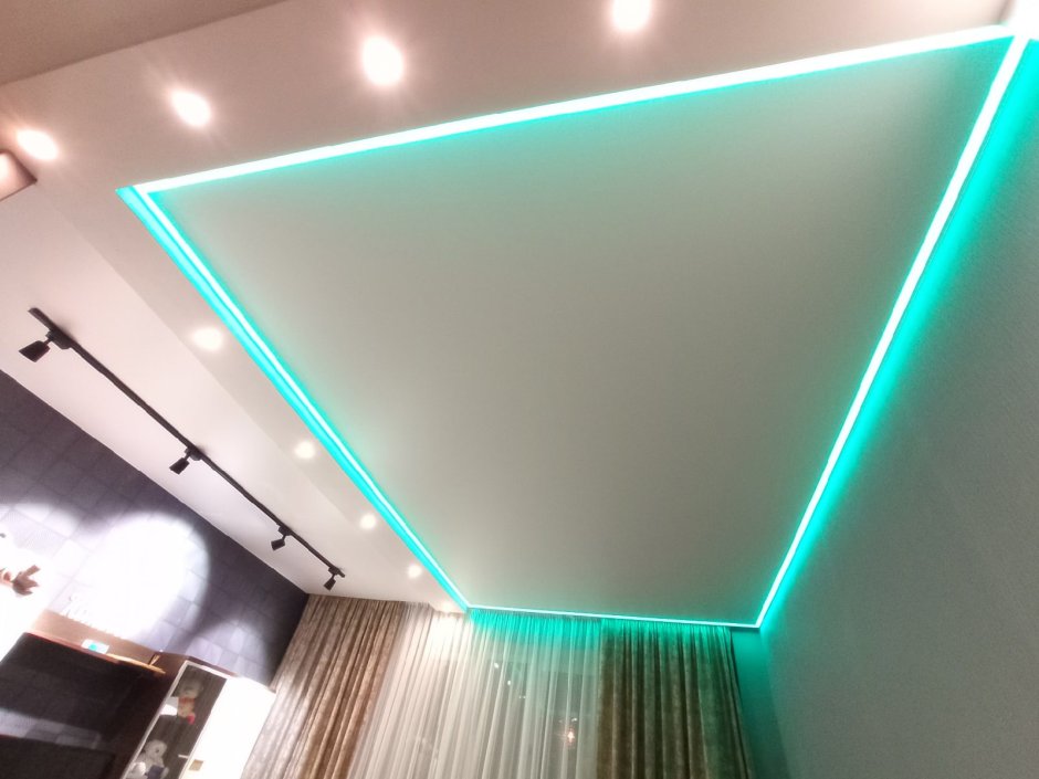 Контурная подсветка потолка
