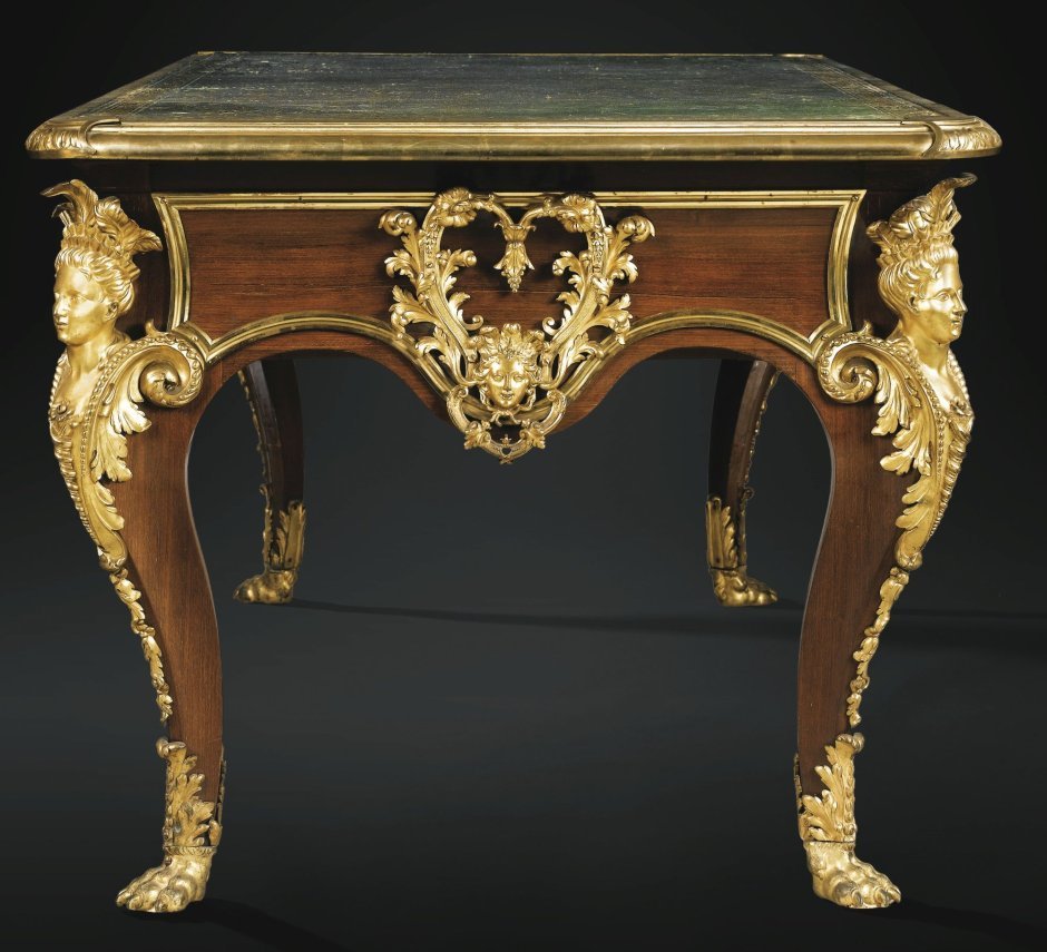 Старинный столик