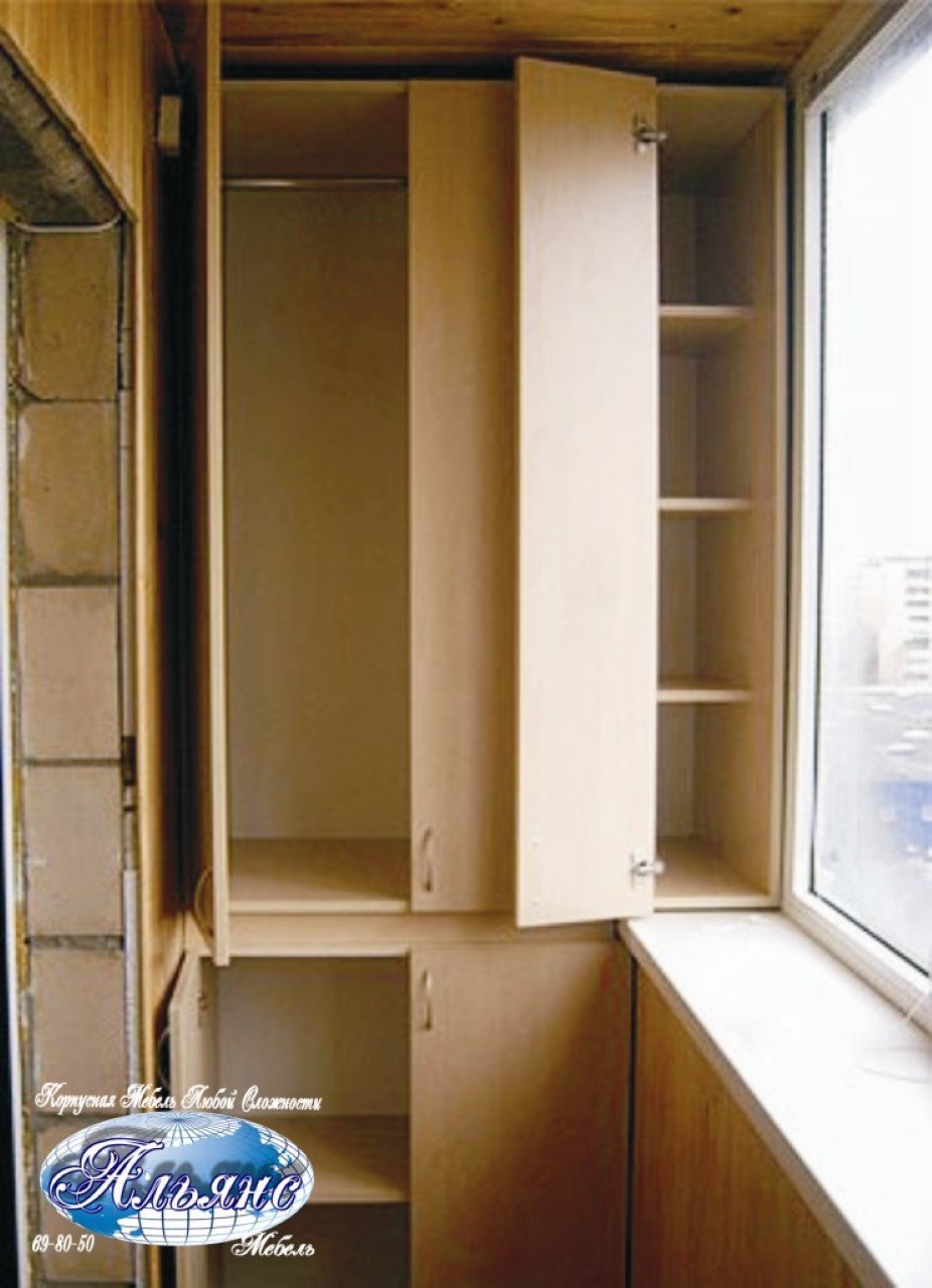 Угловой стеллаж на балкон