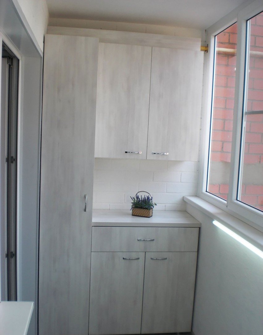 Шкафы и тумбы для лоджий