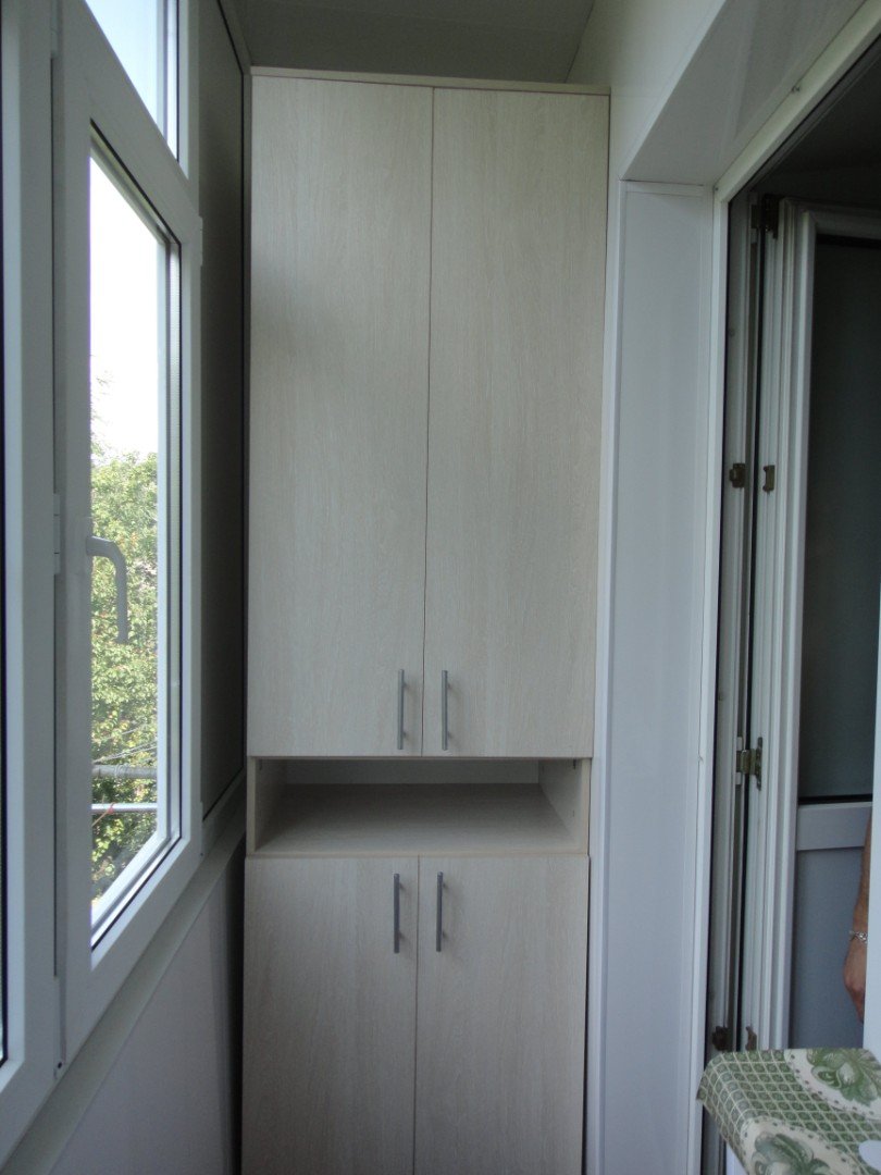Шкаф на узкий балкон