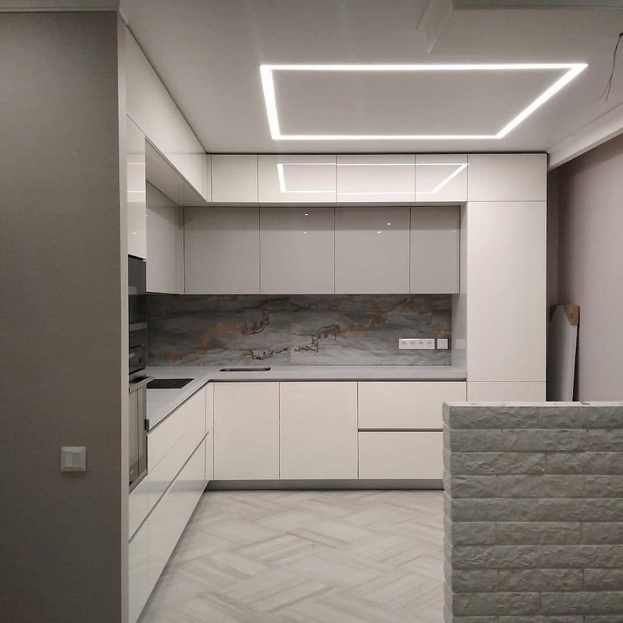 Кухня до потолка