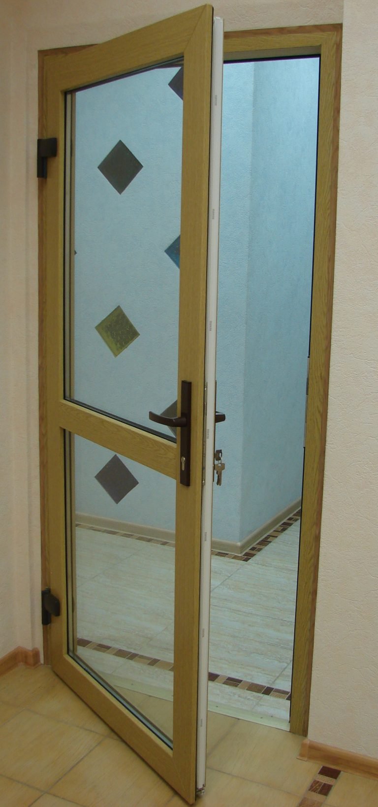 Входная пластиковая дверь 900х2100 мм