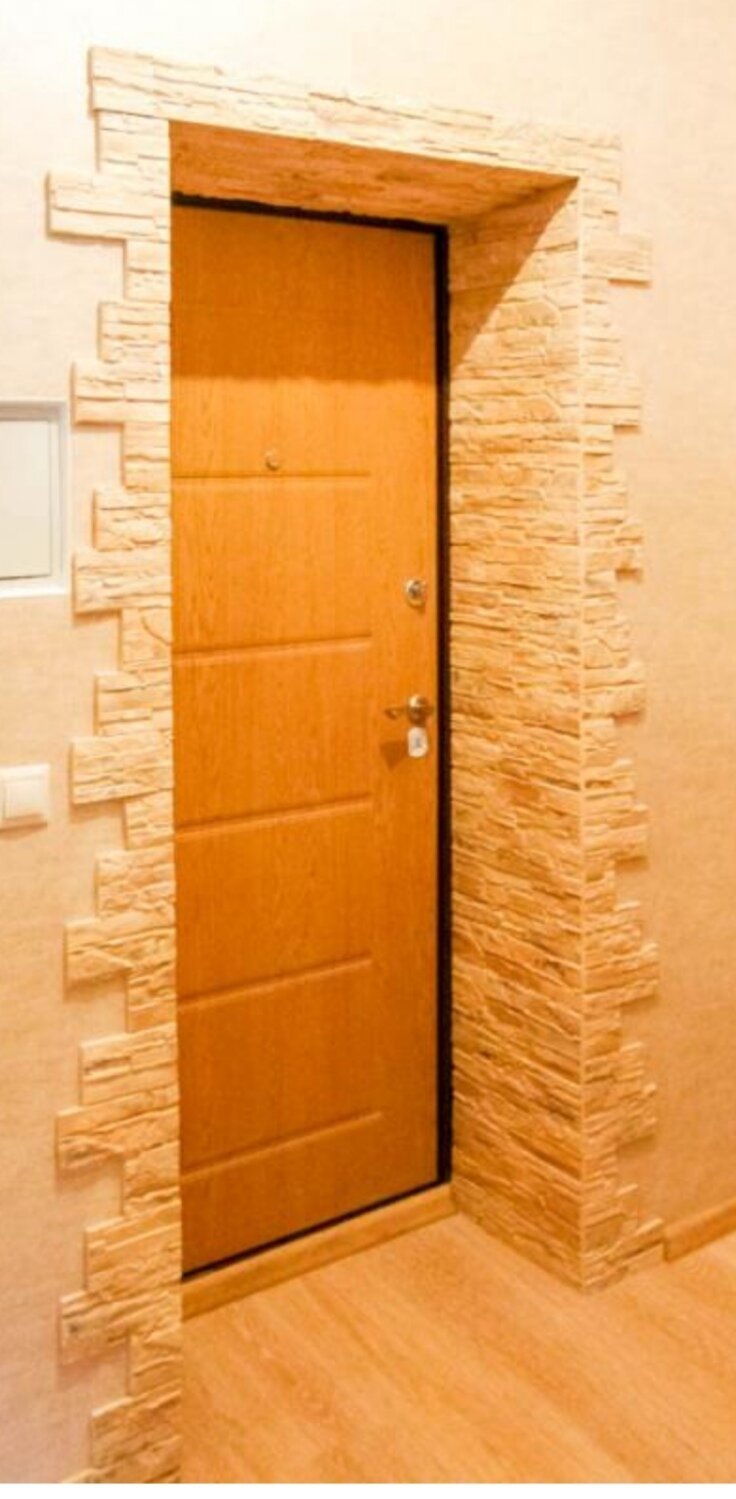 Отделка дверей декоративным камнем