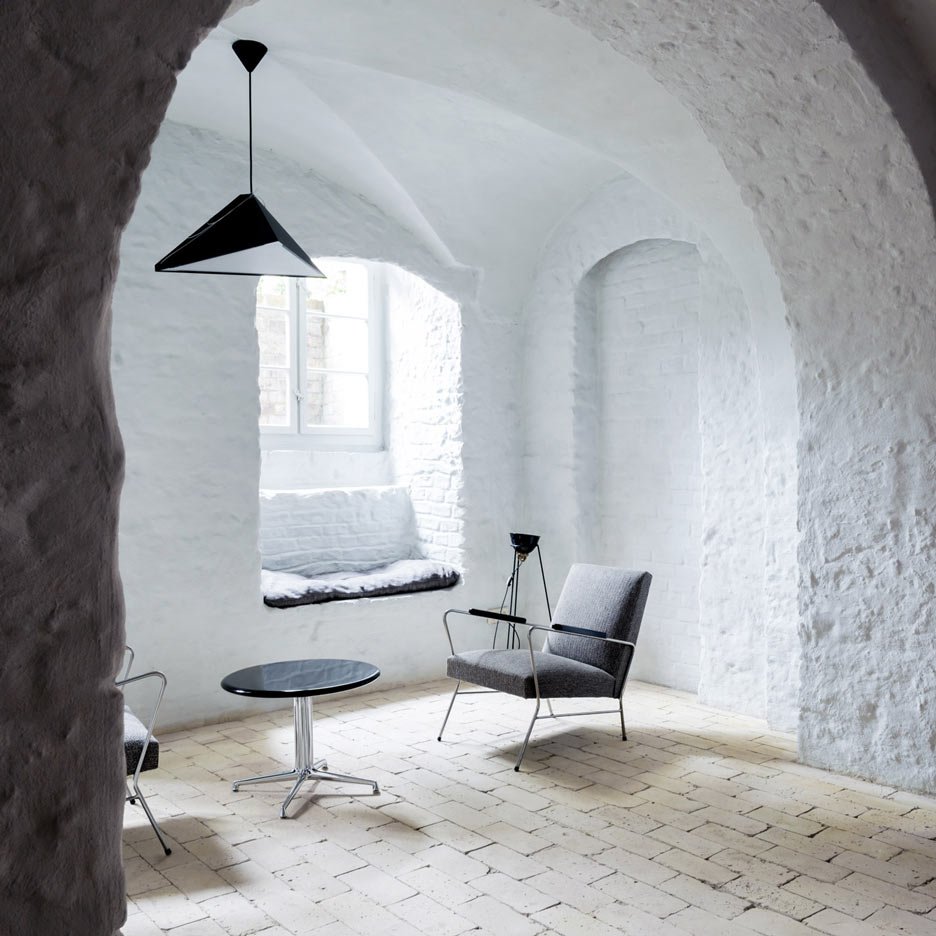 Оштукатуренные стены в интерьере