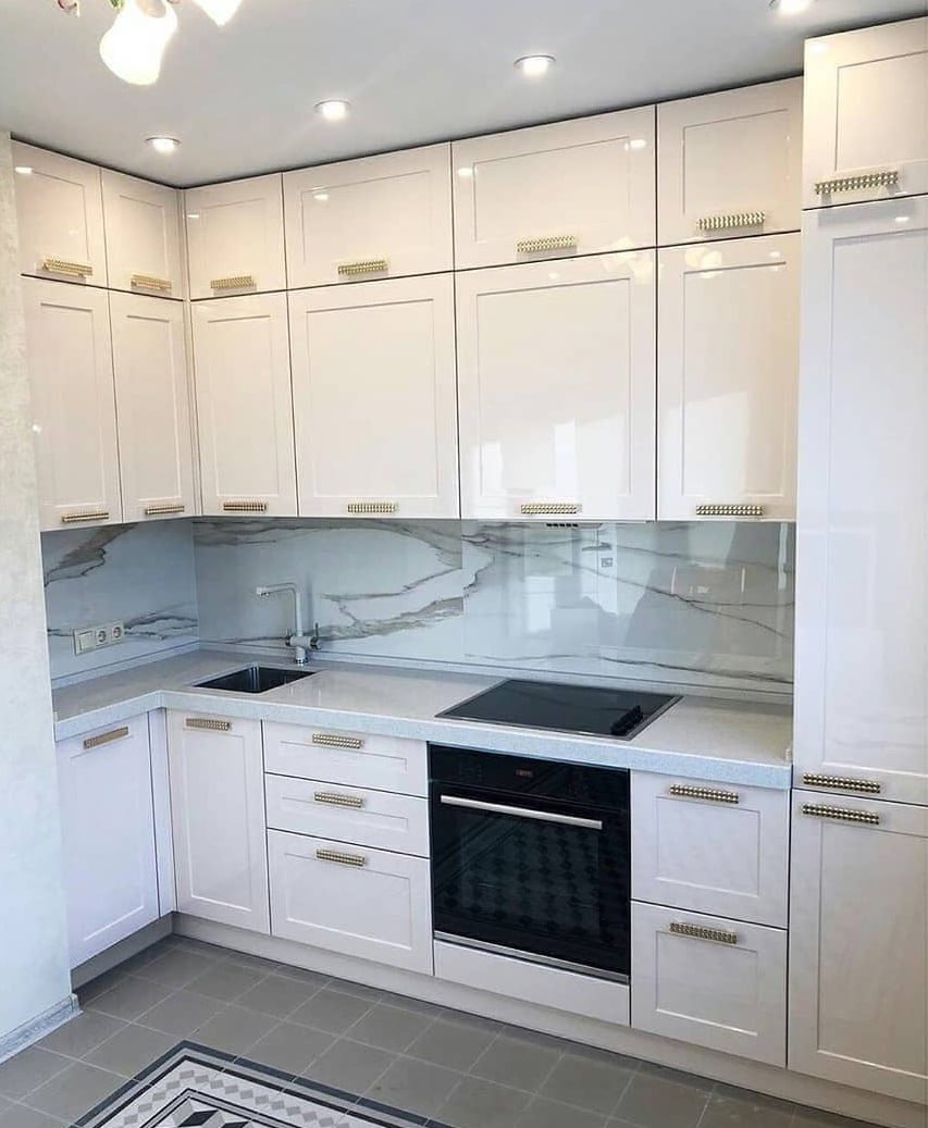 Кухня угловая белая