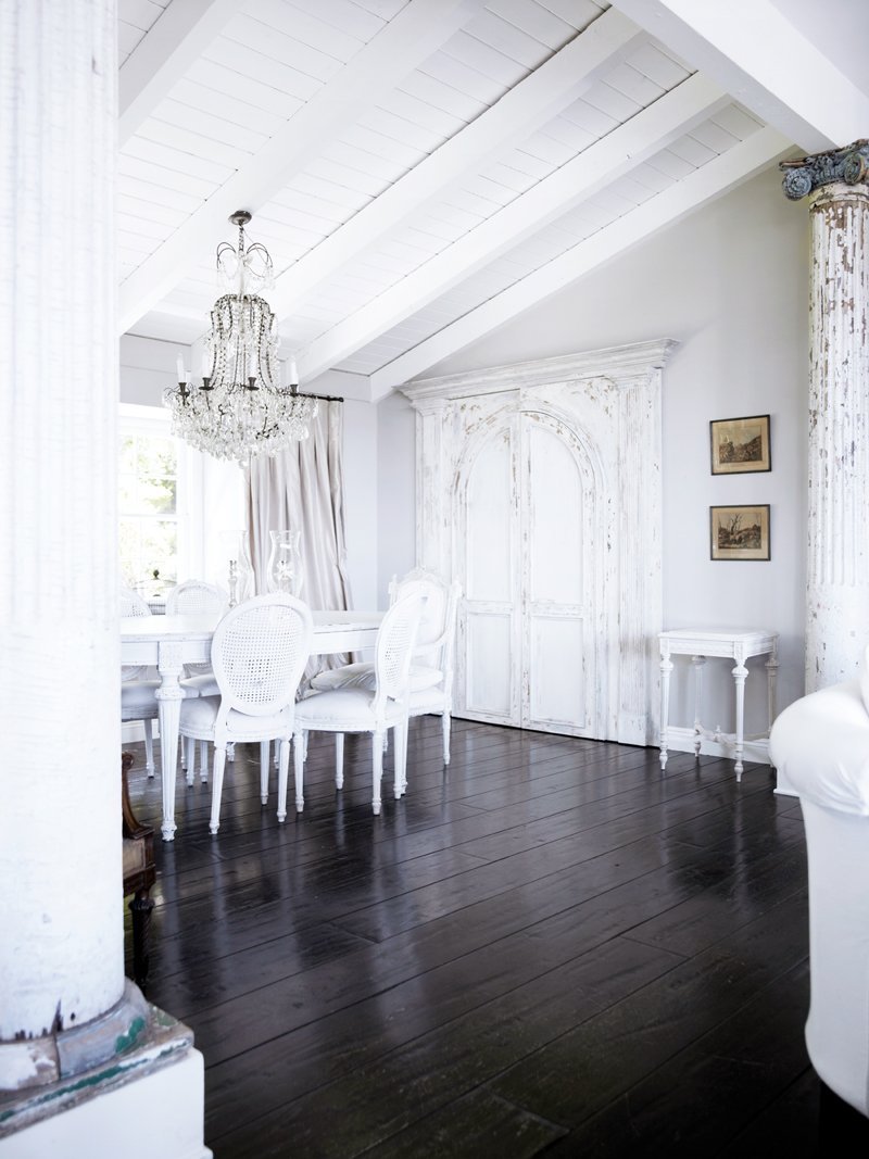 Белая стена