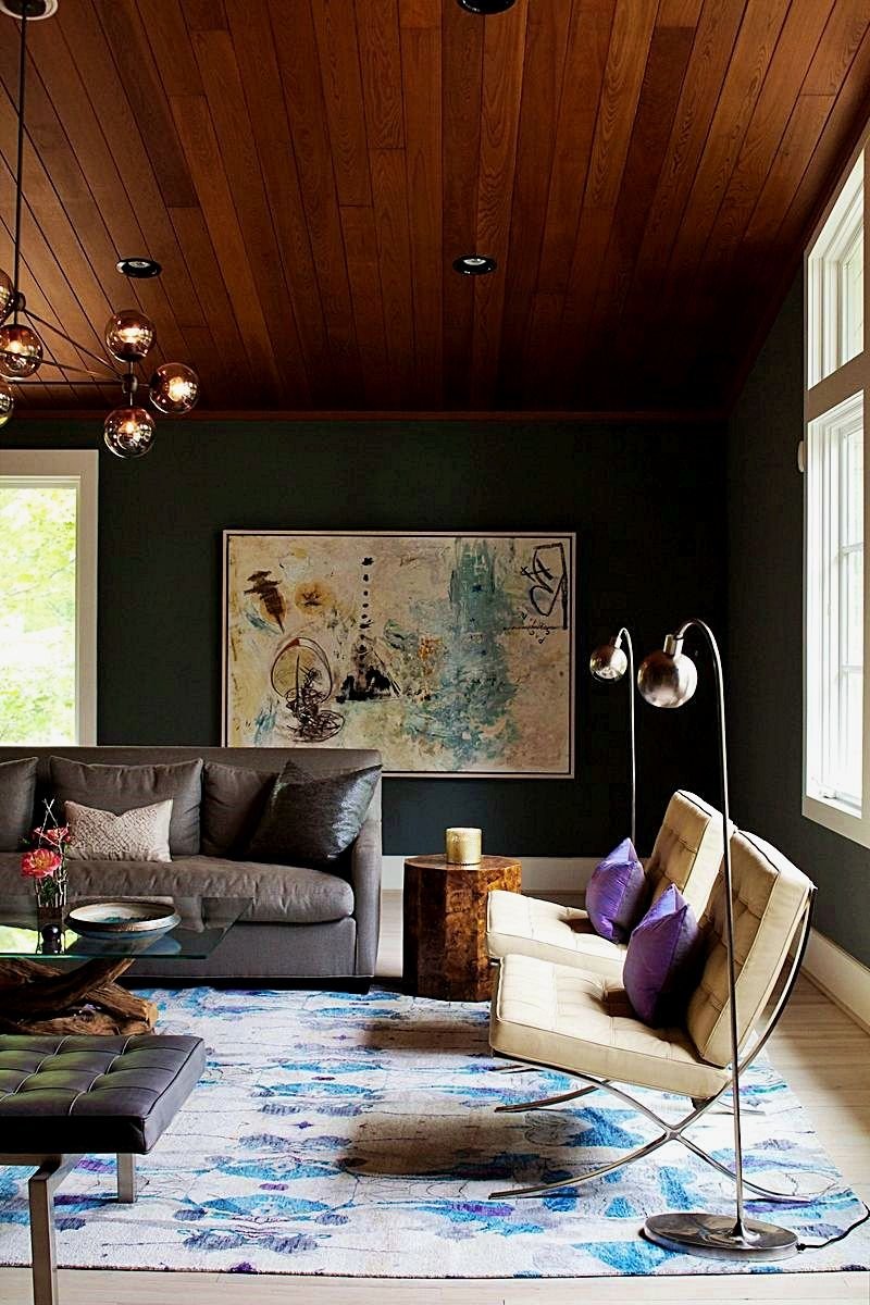 Темный потолок