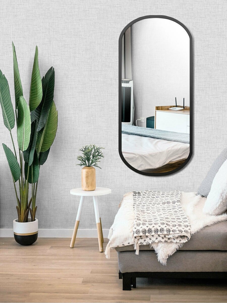 Зеркало овальное в черной раме