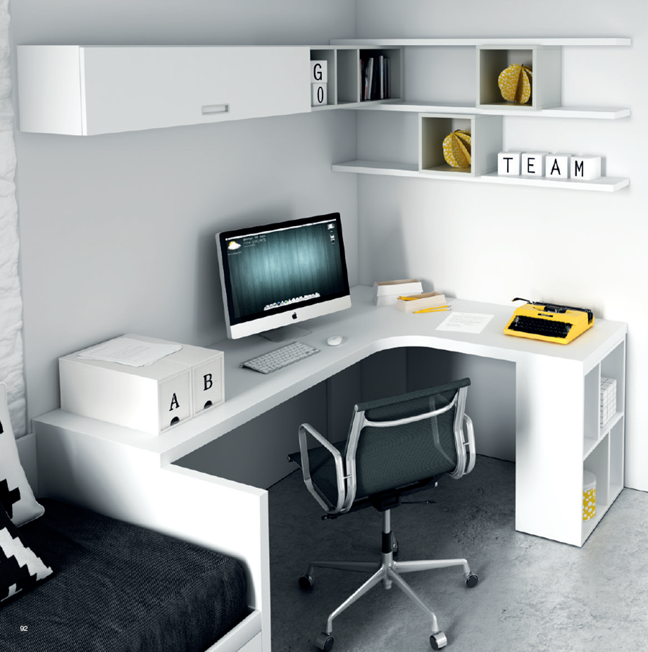 Угловой стол в комнату