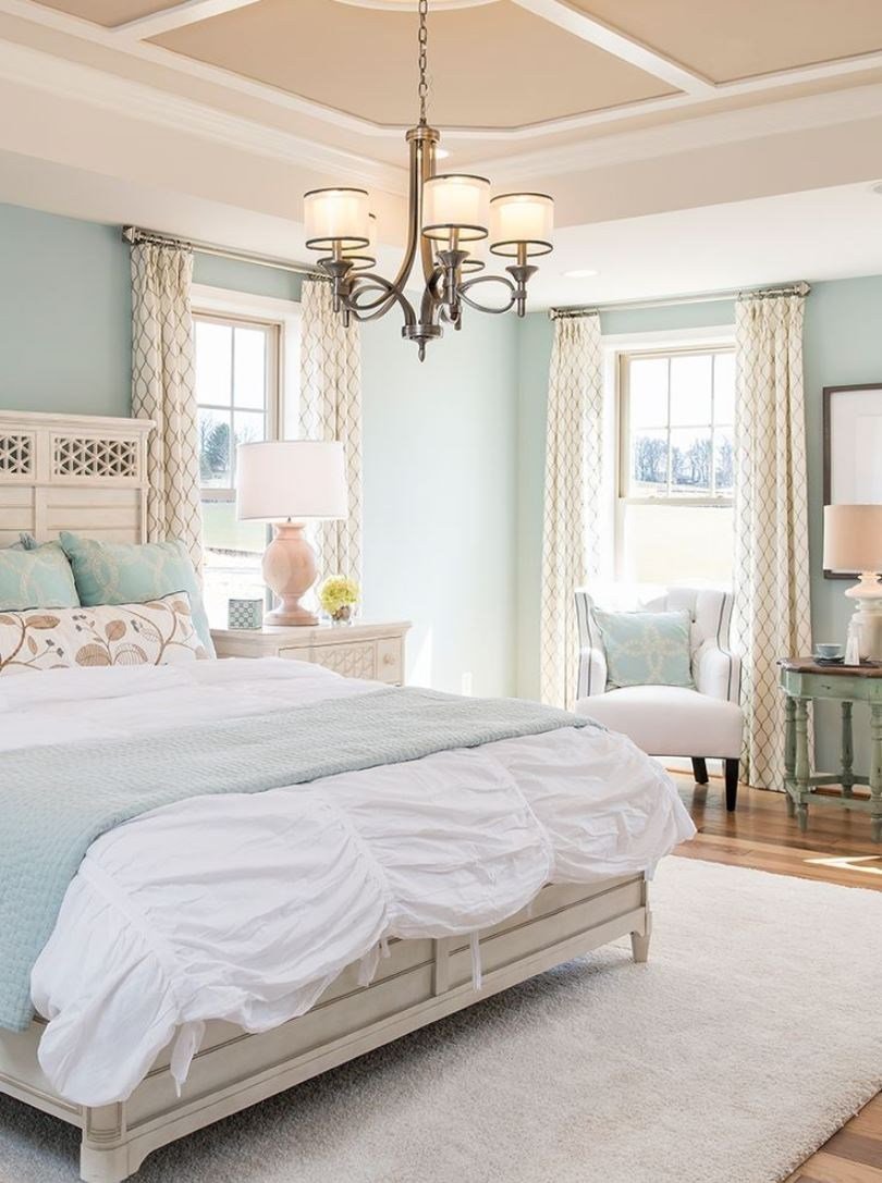 Спальня в мятных тонах