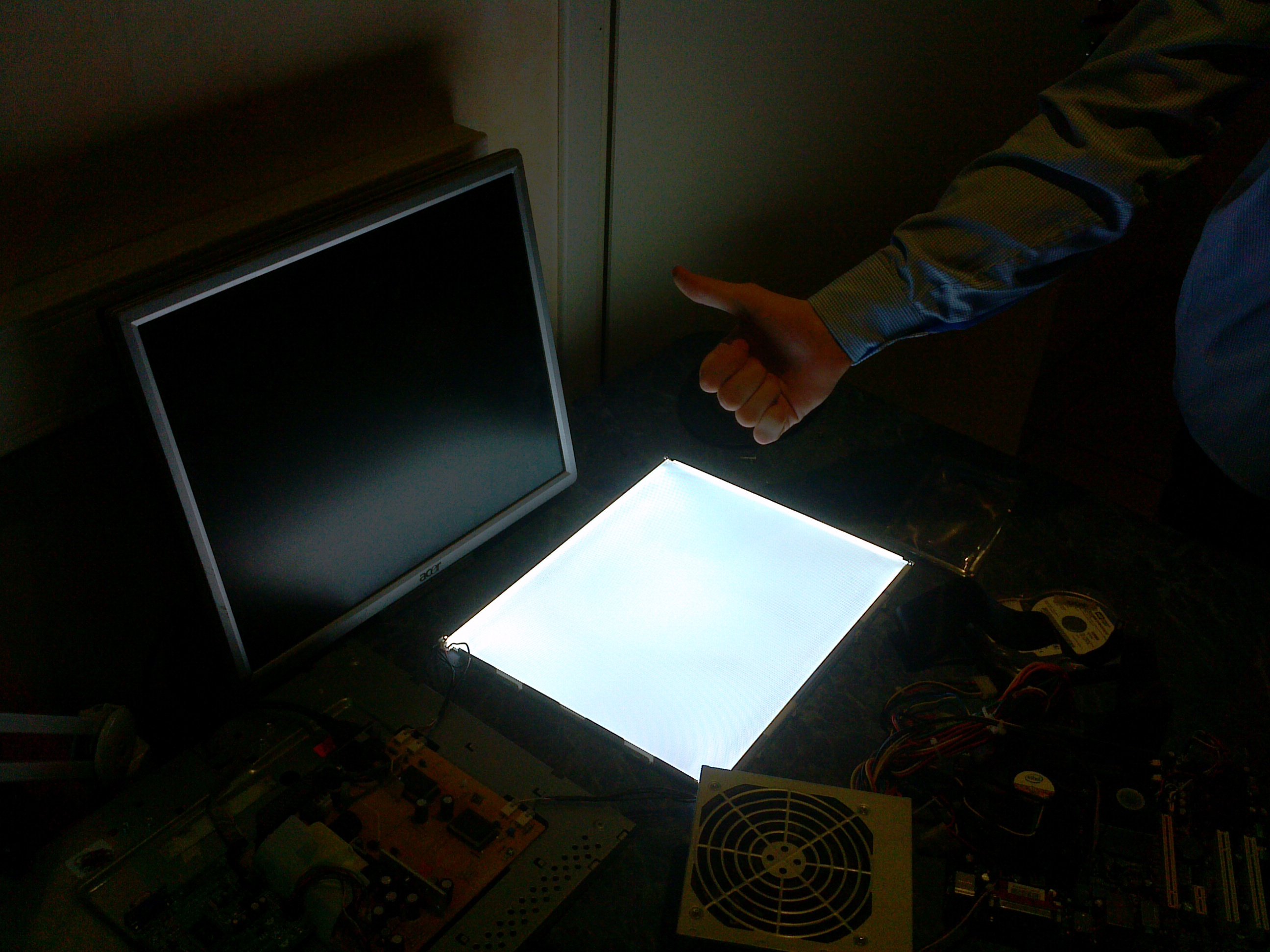 Подсветка мониторов жк. Лампа подсветки монитора ноутбука. Лампа в подсветку в лсд. Светильник из ЖК телевизора. Светодиодная подсветка для ноутбука.
