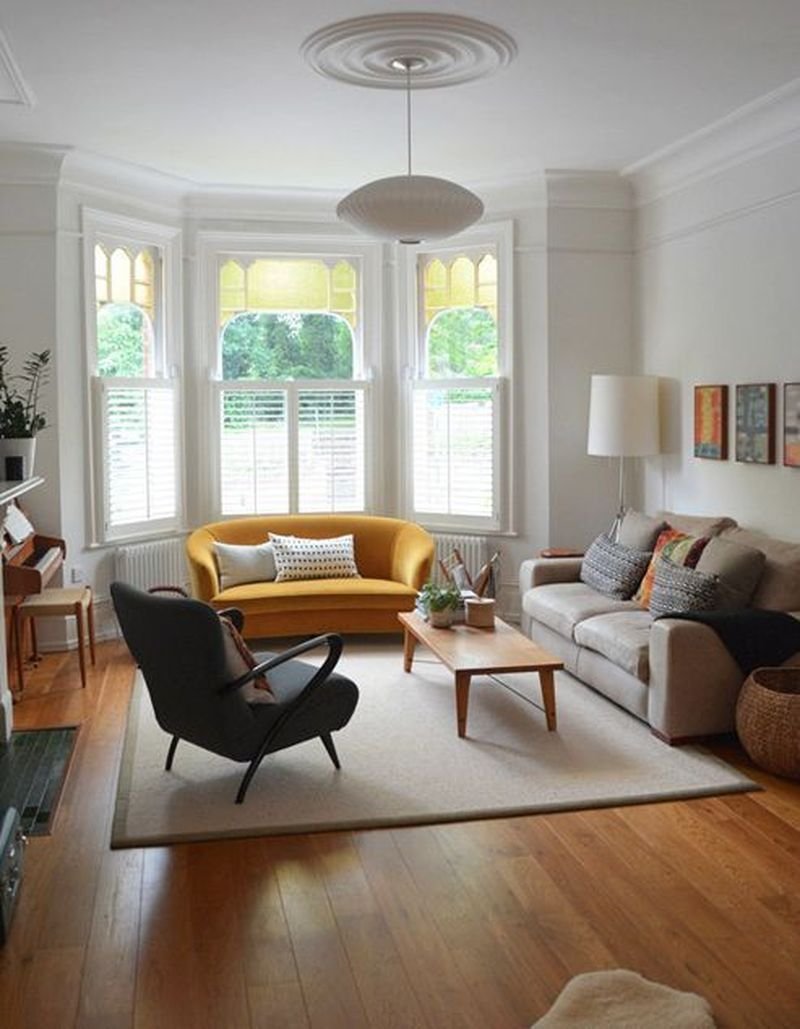 Гостиная с эркером