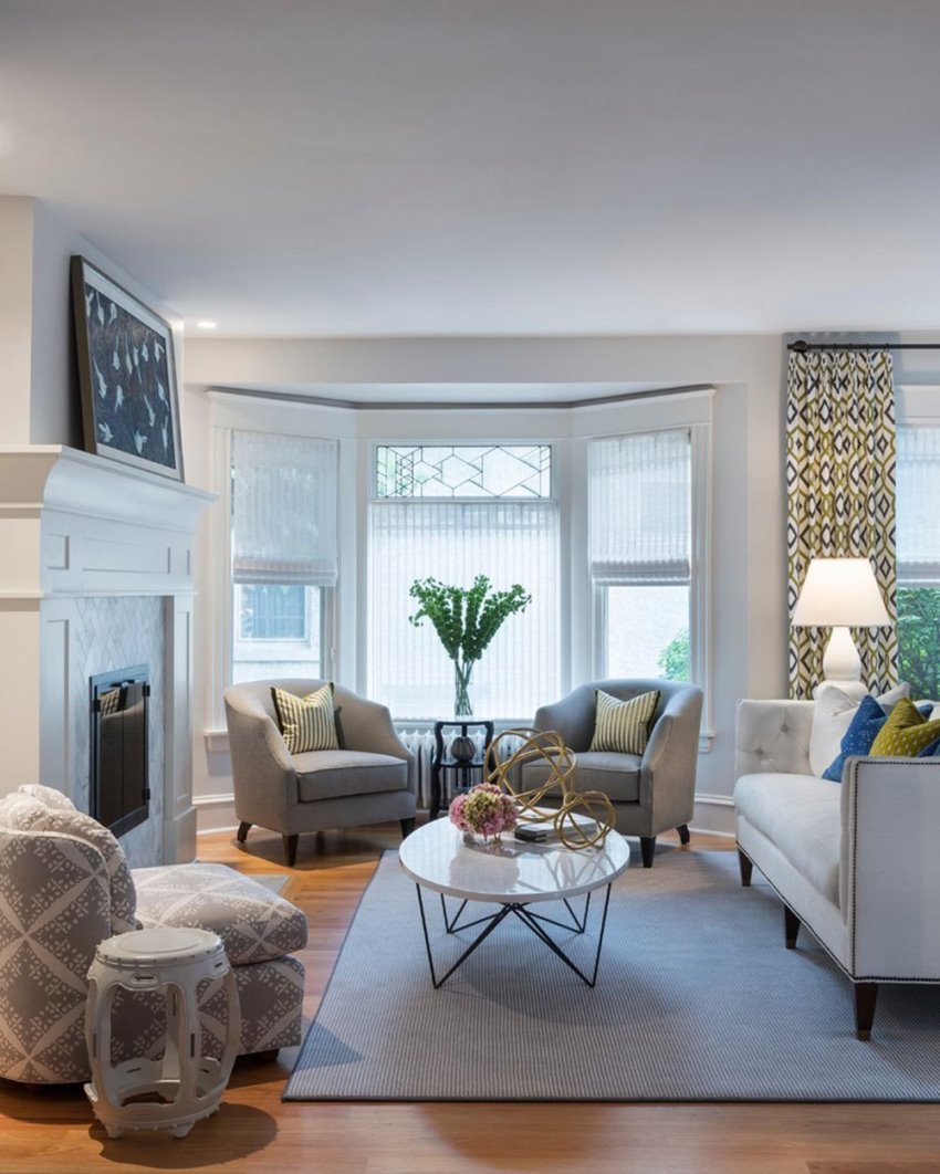 Гостиная с эркерным окном