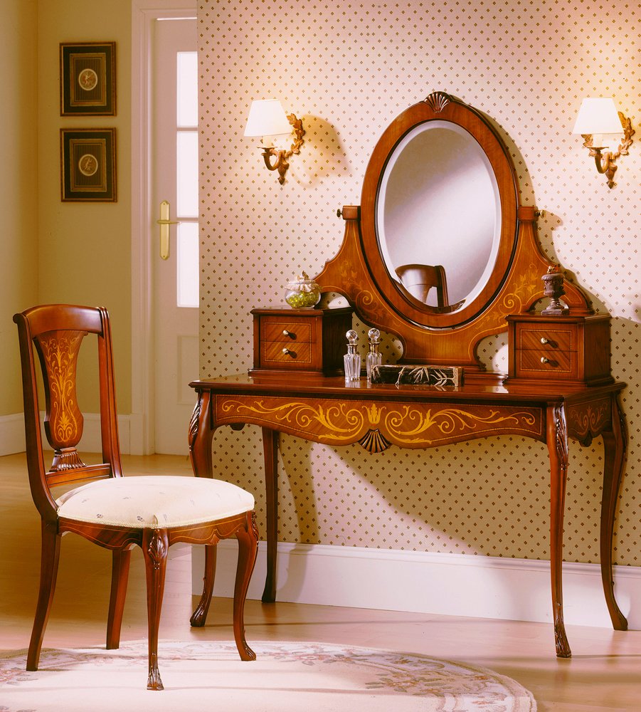 Классический туалетный столик с зеркалом