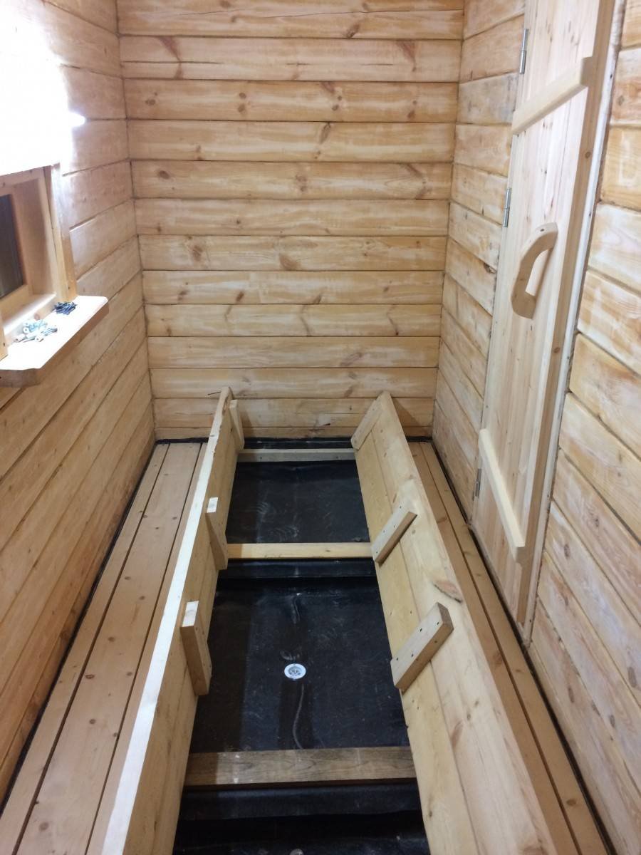 Баня с помывочной и парилкой