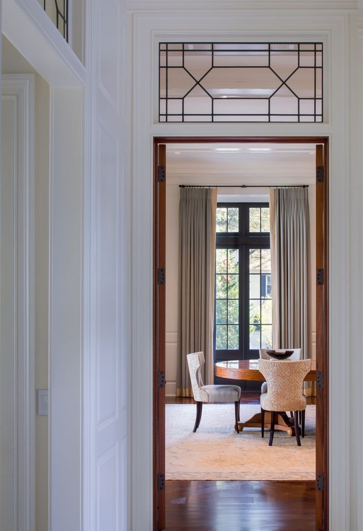 Окно в перегородке между комнатами