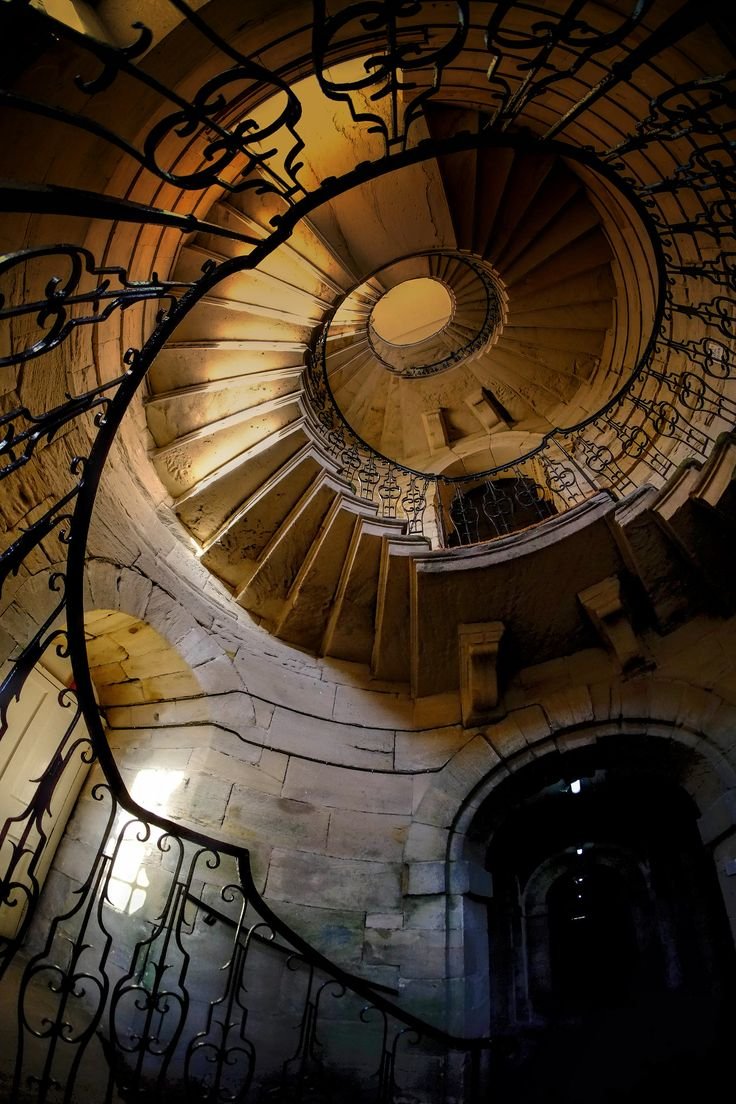 Гатчинский дворец лестница винтовая