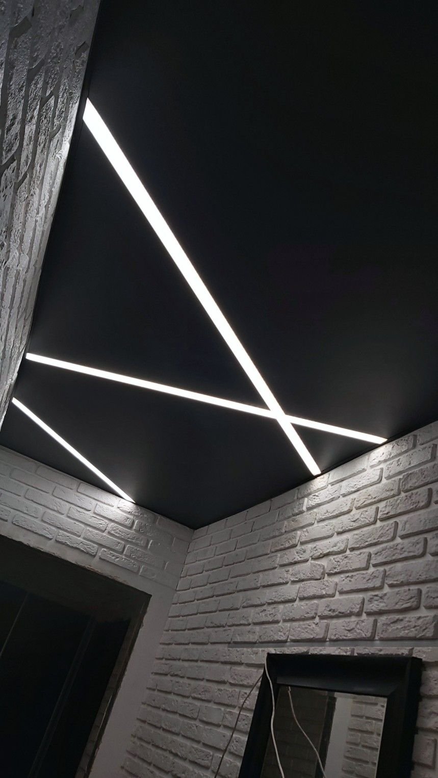 Световые линии на натяжном потолке