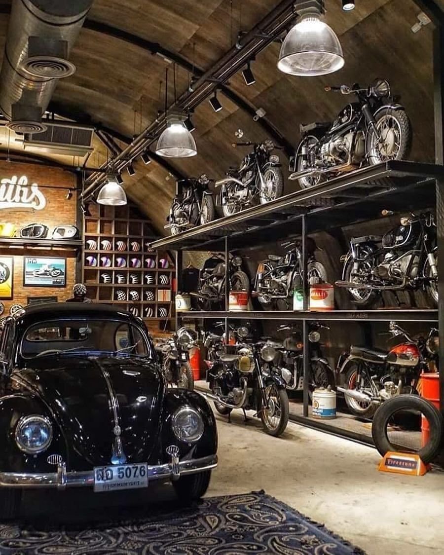 Интерьер гаража