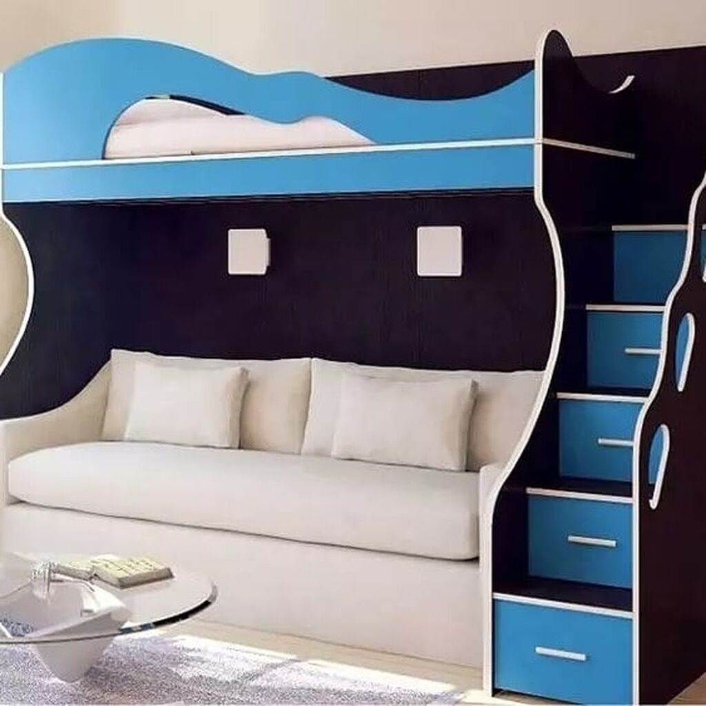 двухъярусная кровать с диваном и шкафом и столом
