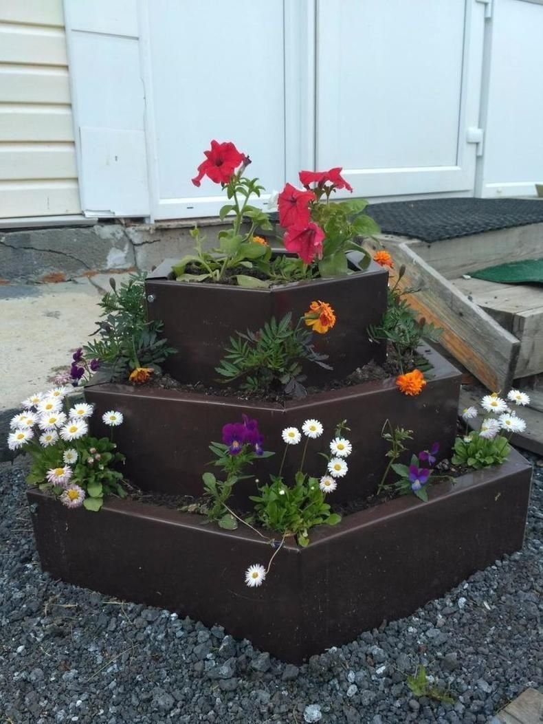 Многоярусная клумба для цветов своими руками