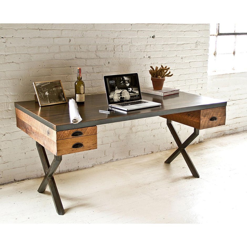 Письменный стол из металла и дерева в стиле лофт