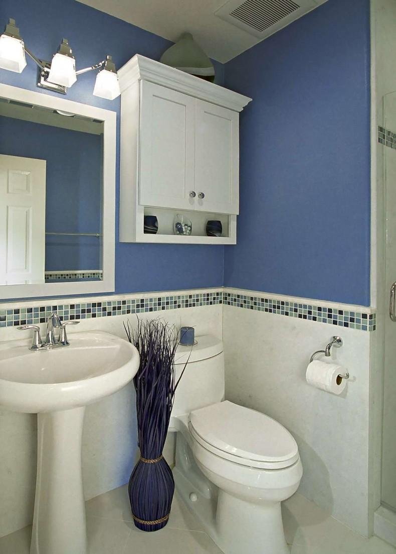 Сочетание плитки и покраски в ванной комнате