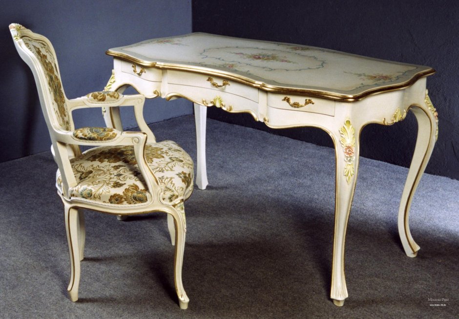 Письменный стол в стиле Барокко