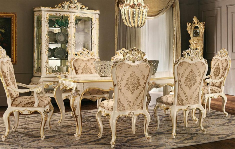 Стул и столик в стиле рококо Барокко