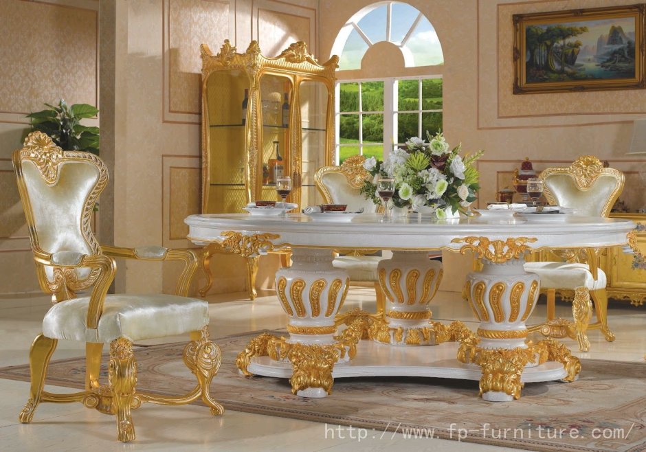 Мебель с позолотой