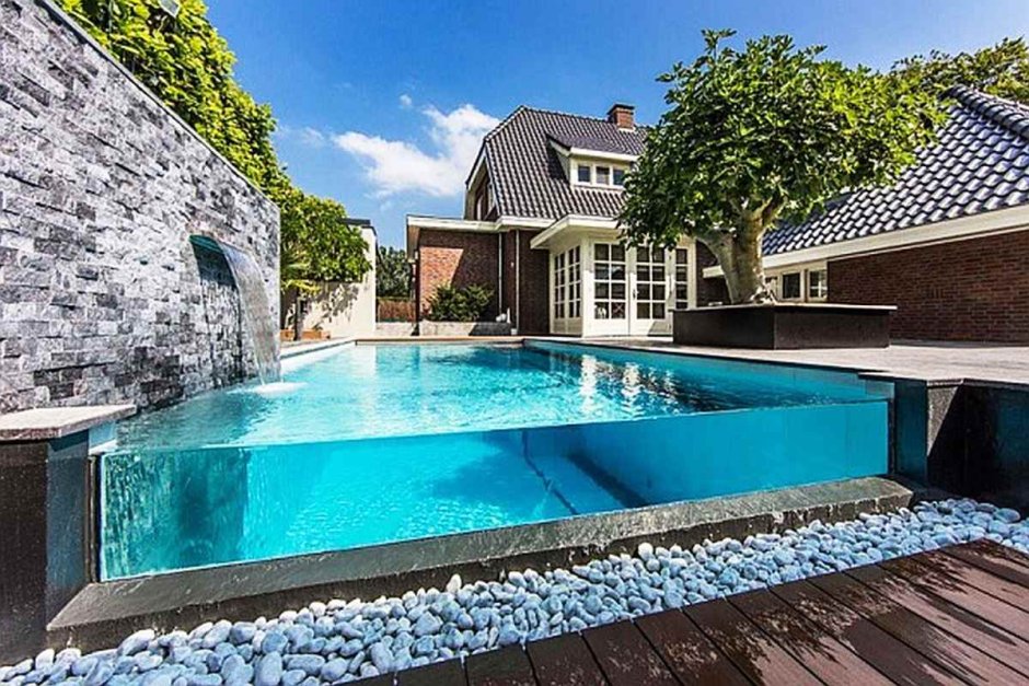 Шикарная дача с бассейном