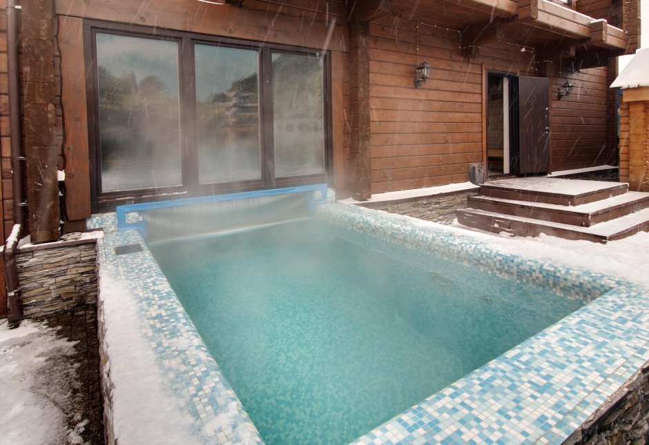 Баня с уличным бассейном