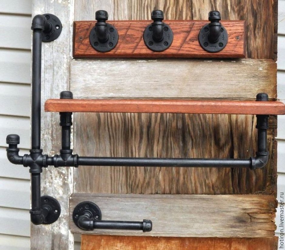Вешалка из водопроводных труб