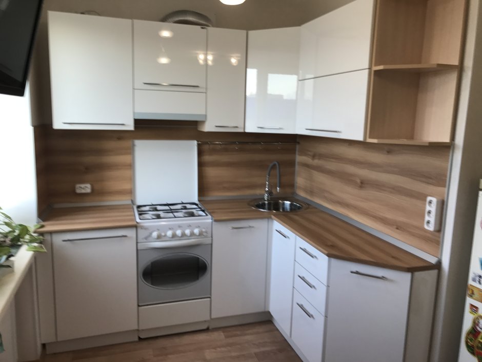 Угловые кухни для маленькой кухни