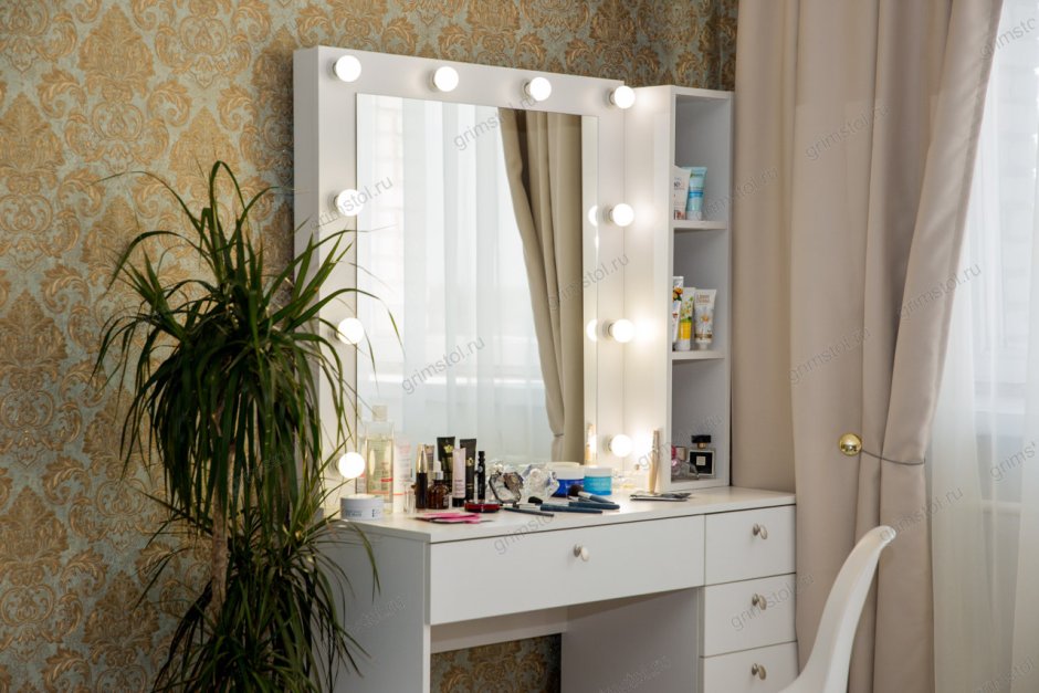 Гримерный столик 1д80