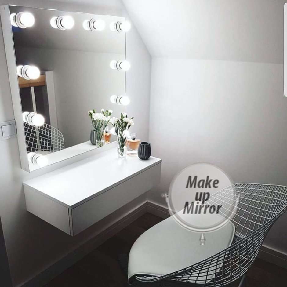 Гримерное зеркало с тумбой